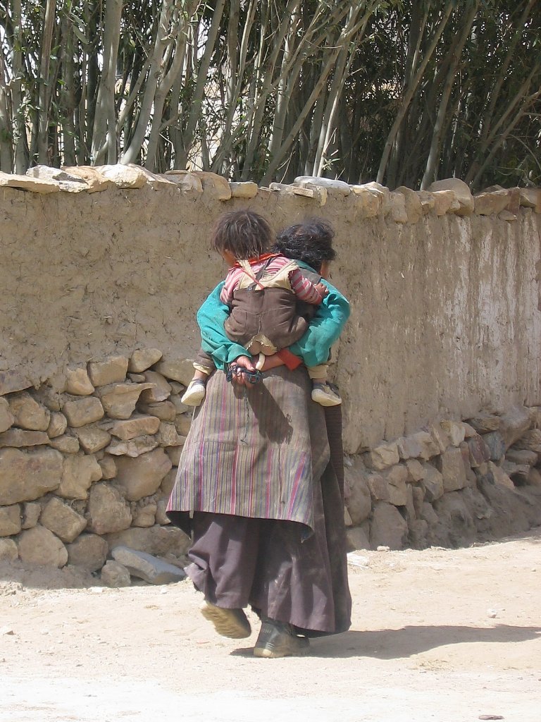 09-Tibetan with child.jpg - Tibetan with child